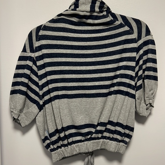 Great condition Adidas cinched bottom sweater in xs - Picture 2 of 6